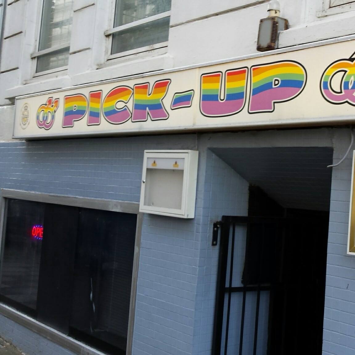 Pick up gay Bar